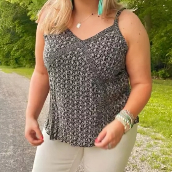 Maurices Mixed Floral Cami - Picture 1 of 11
